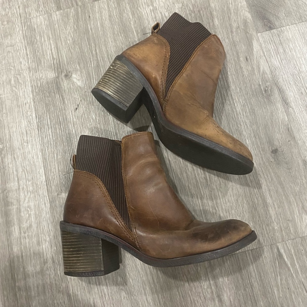 Block heeled chelsea style bootie